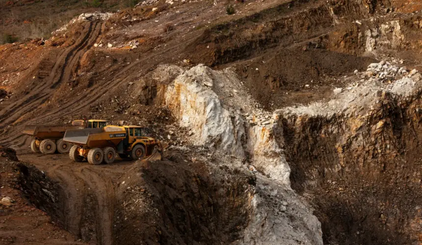 The-Toughest-Scales-for-the-Toughest-Industry-Why-Mines-Choose-Trakblaz-1536x1024